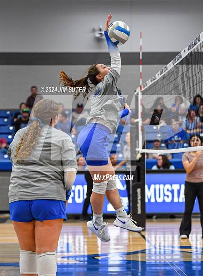 Thumbnail 3 in Mumford vs Round Top-Carmine photogallery.