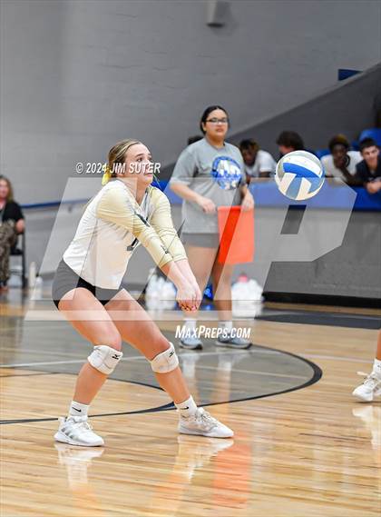 Thumbnail 2 in Mumford vs Round Top-Carmine photogallery.