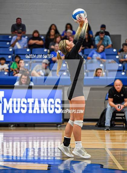 Thumbnail 2 in Mumford vs Round Top-Carmine photogallery.
