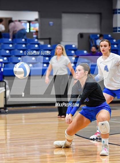 Thumbnail 1 in Mumford vs Round Top-Carmine photogallery.