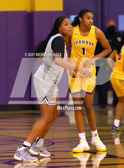 Thumbnail 1 in Sierra Canyon vs. Lynwood photogallery.