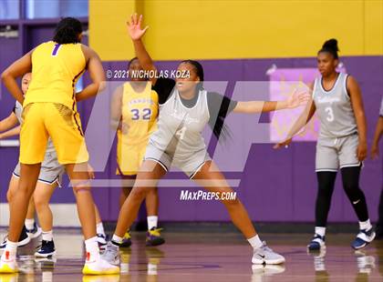 Thumbnail 1 in Sierra Canyon vs. Lynwood photogallery.