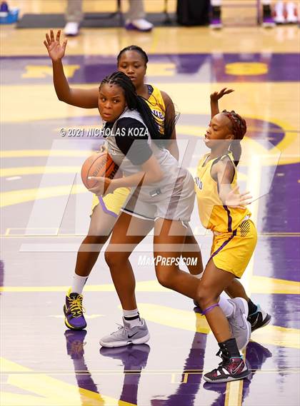 Thumbnail 1 in Sierra Canyon vs. Lynwood photogallery.