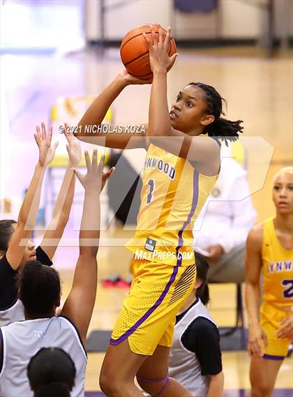 Thumbnail 2 in Sierra Canyon vs. Lynwood photogallery.