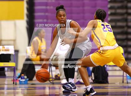 Thumbnail 1 in Sierra Canyon vs. Lynwood photogallery.