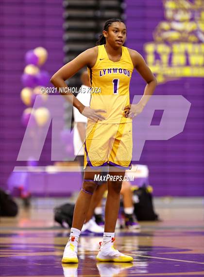 Thumbnail 1 in Sierra Canyon vs. Lynwood photogallery.