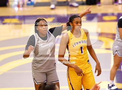 Thumbnail 2 in Sierra Canyon vs. Lynwood photogallery.