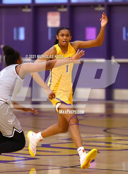 Thumbnail 3 in Sierra Canyon vs. Lynwood photogallery.