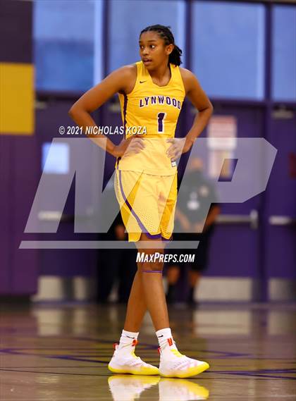 Thumbnail 1 in Sierra Canyon vs. Lynwood photogallery.
