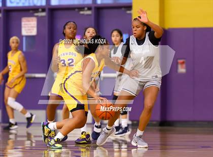 Thumbnail 1 in Sierra Canyon vs. Lynwood photogallery.