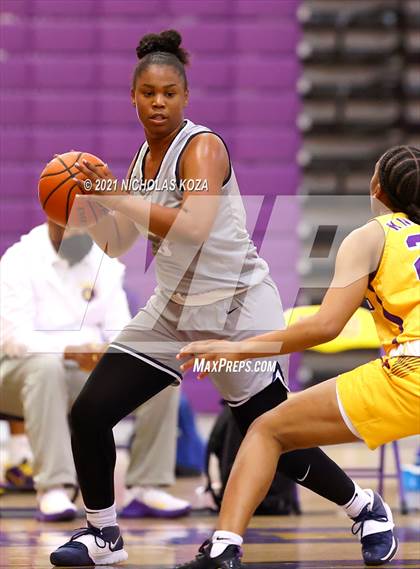 Thumbnail 3 in Sierra Canyon vs. Lynwood photogallery.