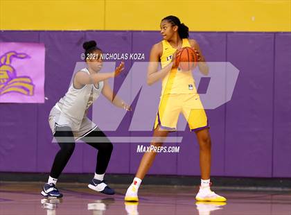 Thumbnail 2 in Sierra Canyon vs. Lynwood photogallery.