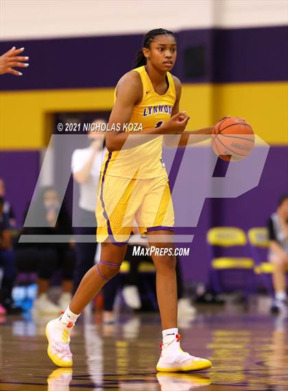 Thumbnail 2 in Sierra Canyon vs. Lynwood photogallery.