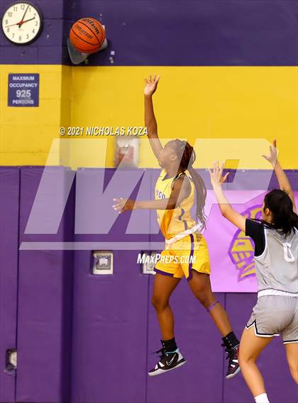Thumbnail 3 in Sierra Canyon vs. Lynwood photogallery.