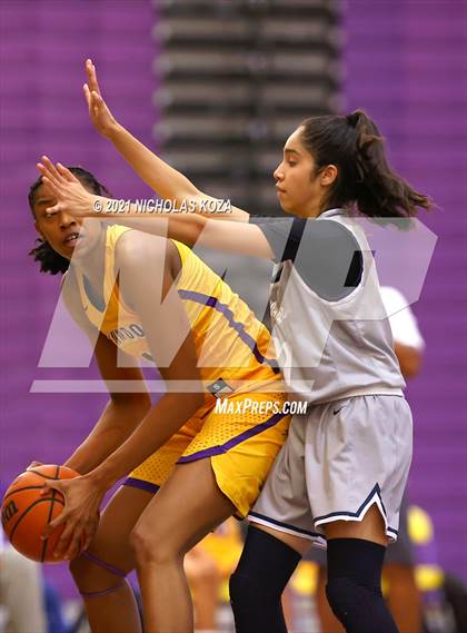 Thumbnail 1 in Sierra Canyon vs. Lynwood photogallery.