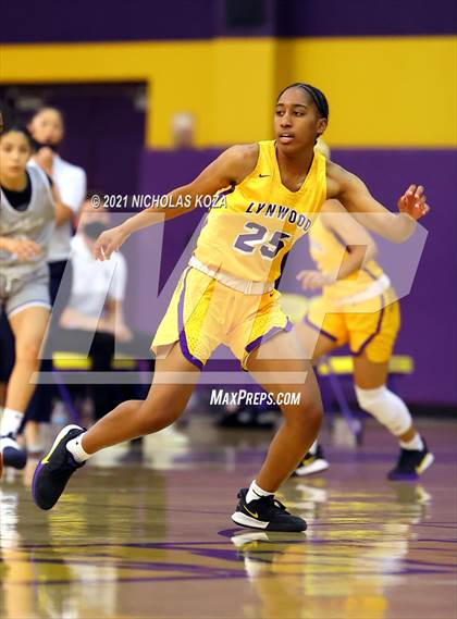 Thumbnail 2 in Sierra Canyon vs. Lynwood photogallery.