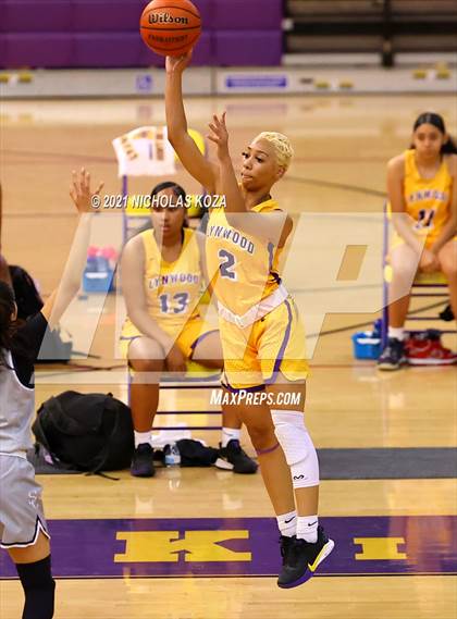 Thumbnail 2 in Sierra Canyon vs. Lynwood photogallery.