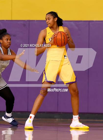 Thumbnail 1 in Sierra Canyon vs. Lynwood photogallery.