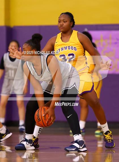 Thumbnail 1 in Sierra Canyon vs. Lynwood photogallery.