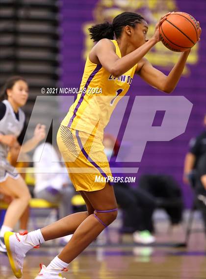 Thumbnail 2 in Sierra Canyon vs. Lynwood photogallery.