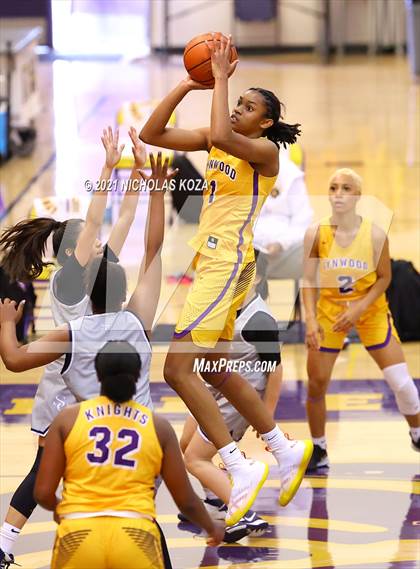 Thumbnail 1 in Sierra Canyon vs. Lynwood photogallery.