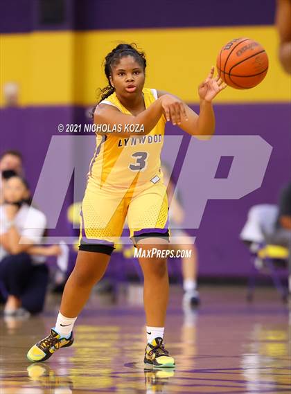 Thumbnail 2 in Sierra Canyon vs. Lynwood photogallery.