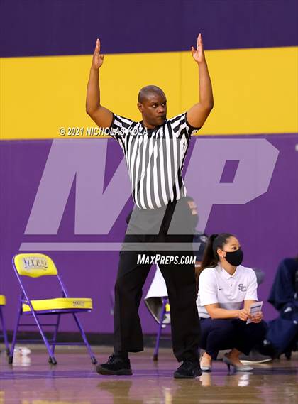 Thumbnail 1 in Sierra Canyon vs. Lynwood photogallery.