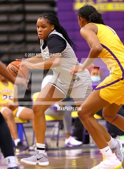 Thumbnail 3 in Sierra Canyon vs. Lynwood photogallery.