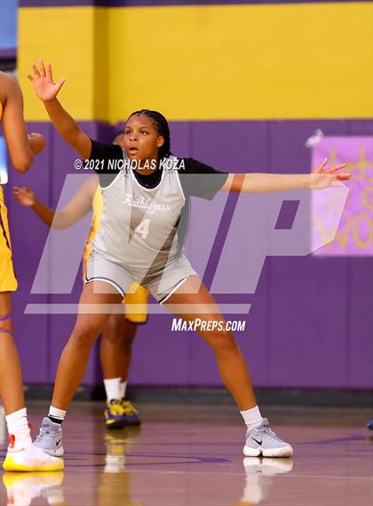 Thumbnail 3 in Sierra Canyon vs. Lynwood photogallery.