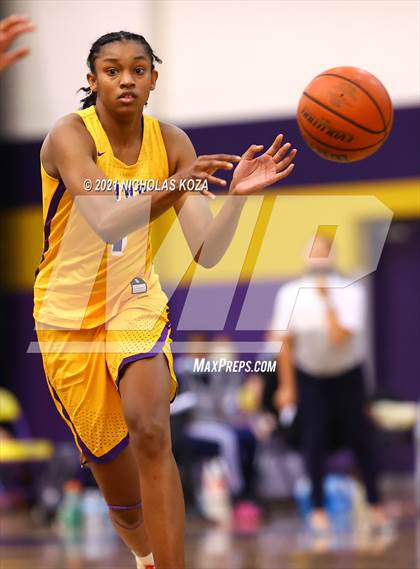 Thumbnail 2 in Sierra Canyon vs. Lynwood photogallery.