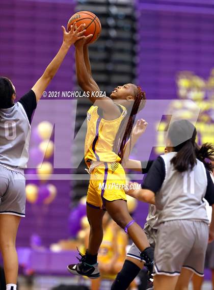 Thumbnail 2 in Sierra Canyon vs. Lynwood photogallery.