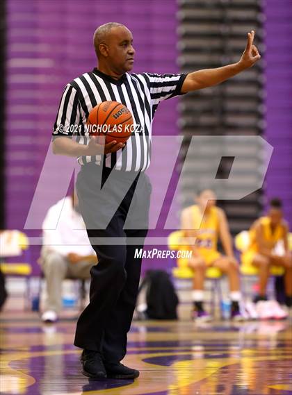 Thumbnail 2 in Sierra Canyon vs. Lynwood photogallery.