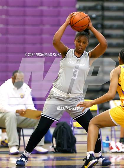 Thumbnail 2 in Sierra Canyon vs. Lynwood photogallery.