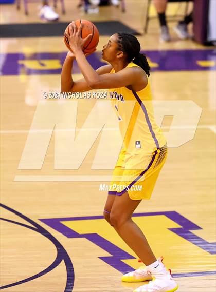 Thumbnail 1 in Sierra Canyon vs. Lynwood photogallery.