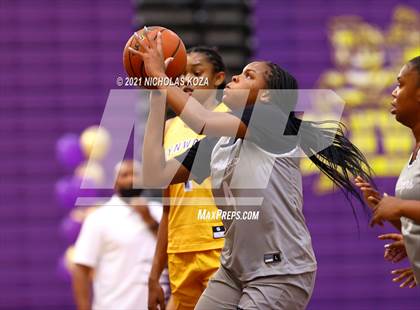 Thumbnail 2 in Sierra Canyon vs. Lynwood photogallery.