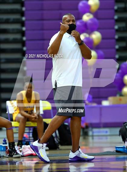 Thumbnail 2 in Sierra Canyon vs. Lynwood photogallery.