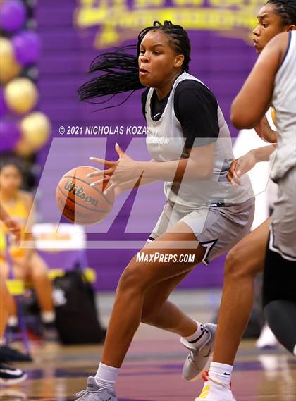 Thumbnail 1 in Sierra Canyon vs. Lynwood photogallery.