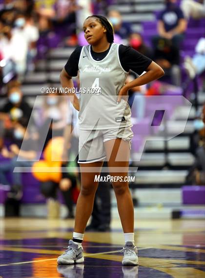 Thumbnail 2 in Sierra Canyon vs. Lynwood photogallery.