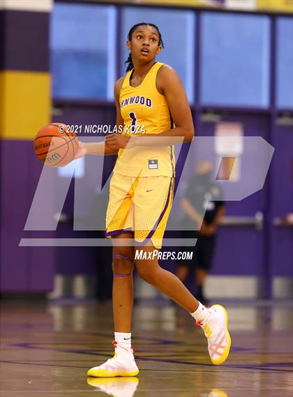 Thumbnail 2 in Sierra Canyon vs. Lynwood photogallery.