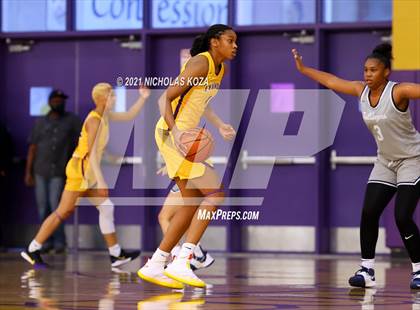 Thumbnail 1 in Sierra Canyon vs. Lynwood photogallery.