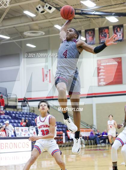 Thumbnail 3 in Mansfield Timberview vs. Pearce (Whataburger Tournament) photogallery.