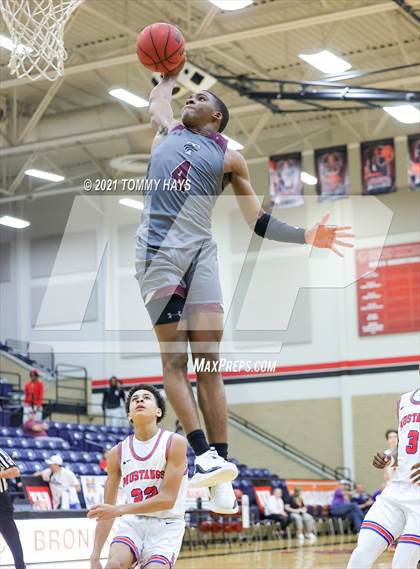 Thumbnail 3 in Mansfield Timberview vs. Pearce (Whataburger Tournament) photogallery.