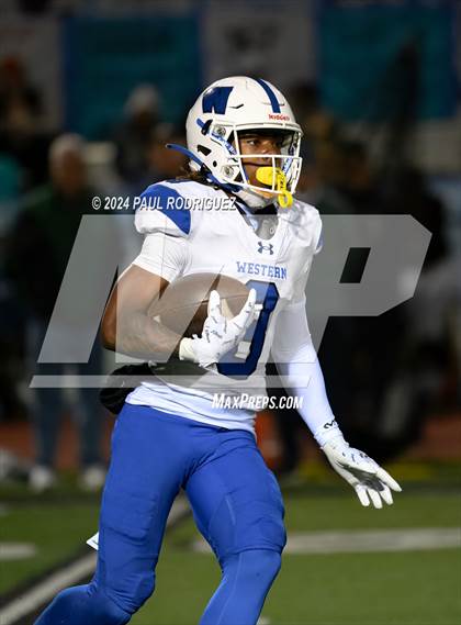 Thumbnail 3 in Huntington Beach vs Western (CIF SS Division 5 Round 1) photogallery.