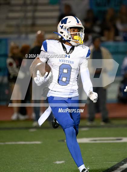 Thumbnail 2 in Huntington Beach vs Western (CIF SS Division 5 Round 1) photogallery.
