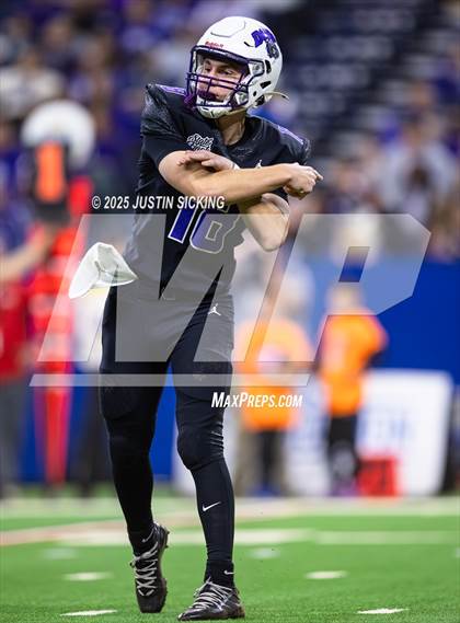 Thumbnail 3 in Brownsburg vs Westfield (IHSAA 6A Final) photogallery.