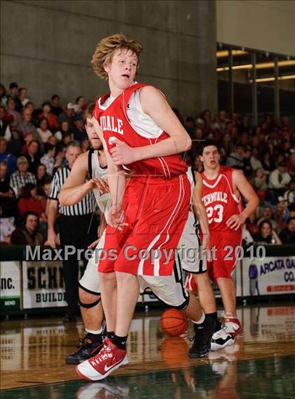 Thumbnail 2 in Ferndale vs. Arcata (Dick Nicali Tournament) photogallery.