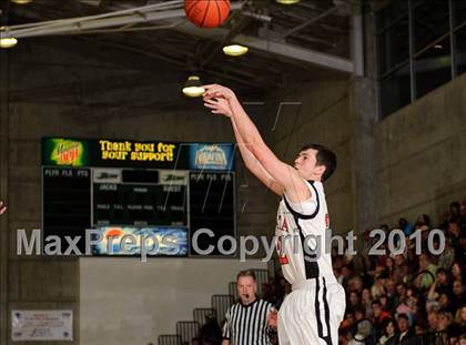 Thumbnail 3 in Ferndale vs. Arcata (Dick Nicali Tournament) photogallery.