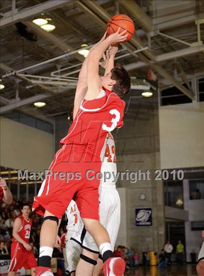 Thumbnail 2 in Ferndale vs. Arcata (Dick Nicali Tournament) photogallery.