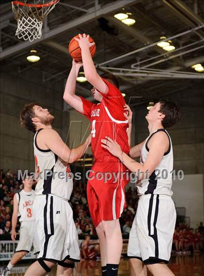 Thumbnail 2 in Ferndale vs. Arcata (Dick Nicali Tournament) photogallery.