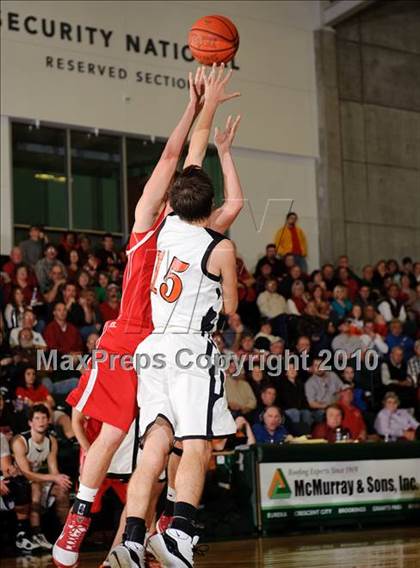 Thumbnail 3 in Ferndale vs. Arcata (Dick Nicali Tournament) photogallery.